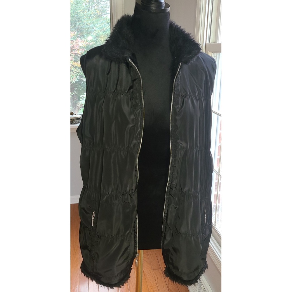 Chico's black faux fur lined and collar sleeveless zip front vest *Sz 2(M)*